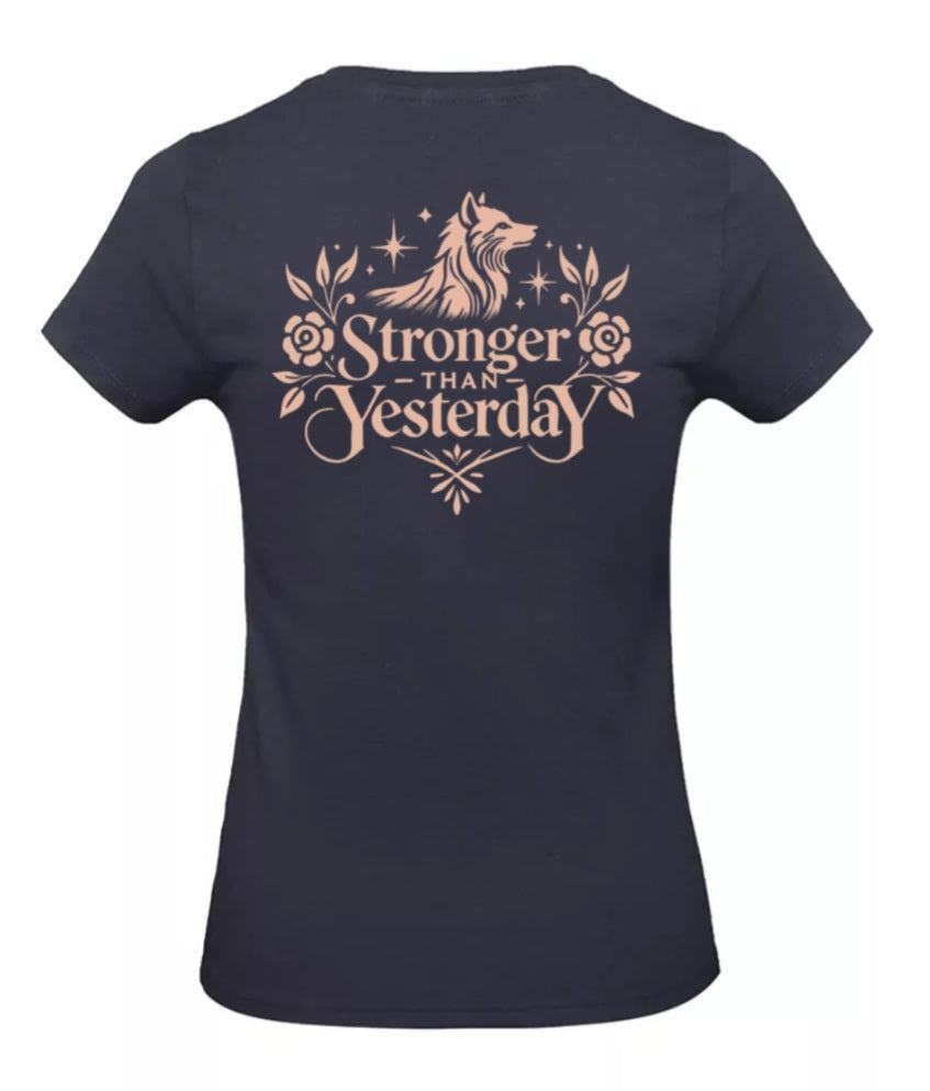 Stronger Than Yesterday Dames T-Shirt - Power Edition (Roségouden & Roze logo's)
