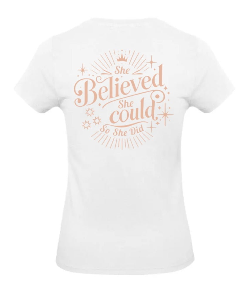She Believed Dames T-Shirt - Power Edition (Roségouden & Roze Logo's)