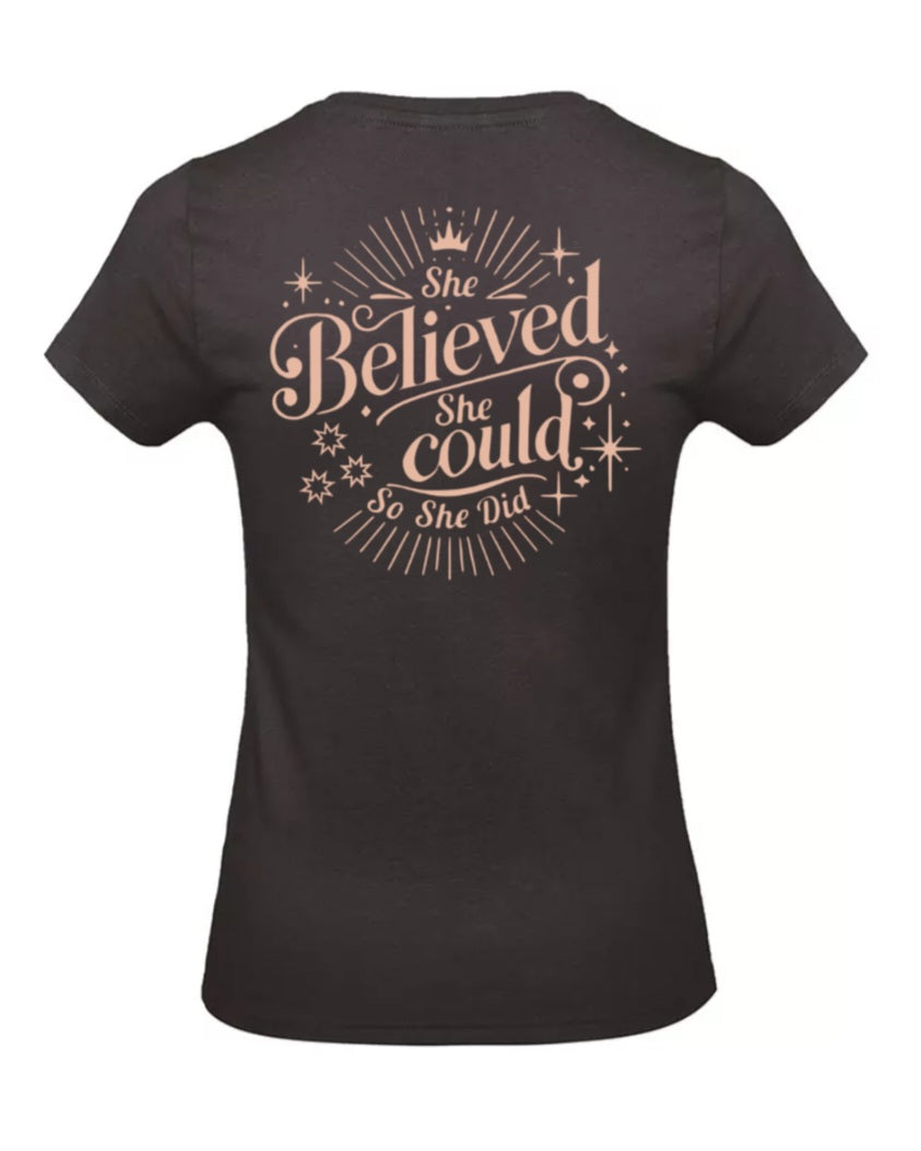 She Believed Dames T-Shirt - Power Edition (Roségouden & Roze Logo's)