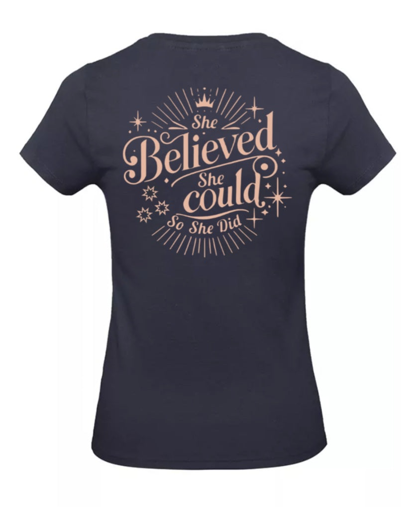 She Believed Dames T-Shirt - Power Edition (Roségouden & Roze Logo's)