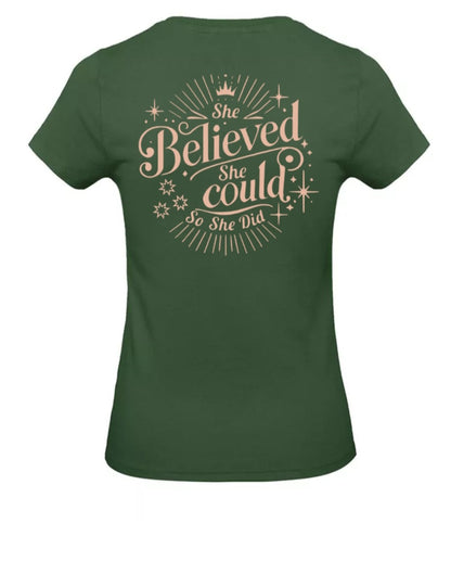 She Believed Dames T-Shirt - Power Edition (Roségouden & Roze Logo's)