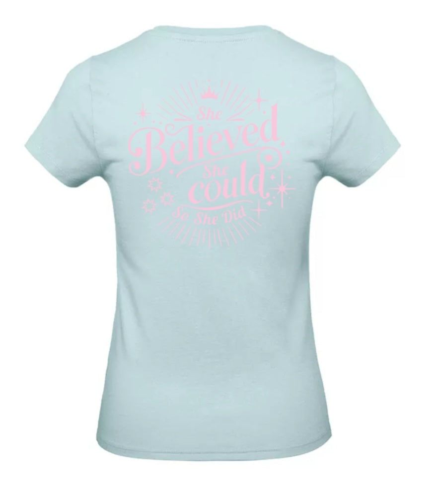 She Believed Dames T-Shirt - Power Edition (Roségouden & Roze Logo's)