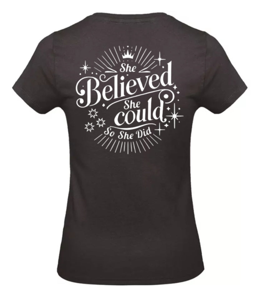 She Believed Dames T-Shirt - Classic Edition (Witte & Zwarte Logo's)