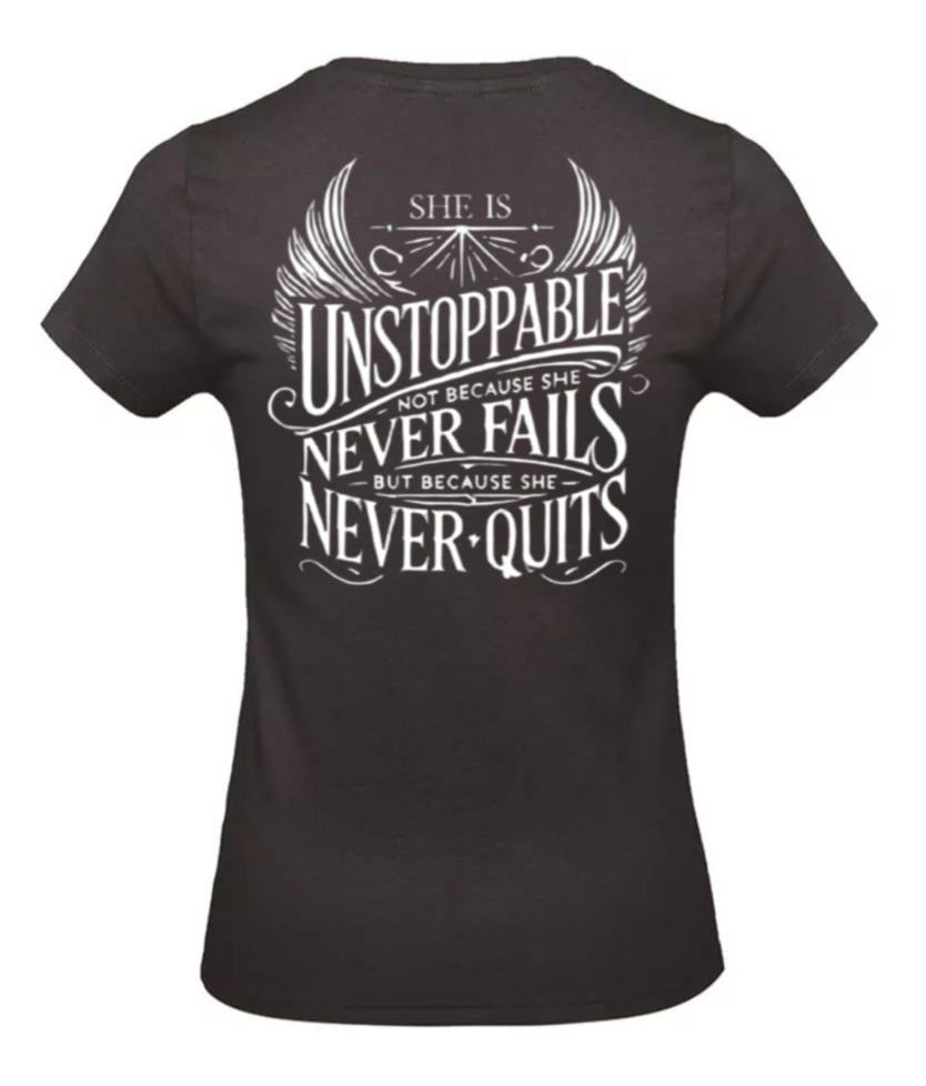 She Is Unstoppable Dames T-Shirt - Classic Edition (Witte & Zwarte logo's)