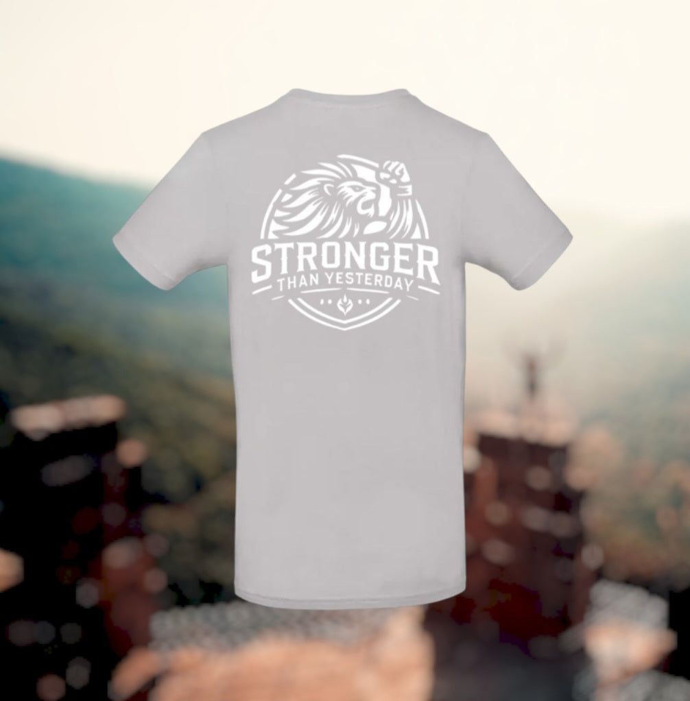 Stronger Than Yesterday Heren T-Shirt - Classic Edition (Witte  logo's)