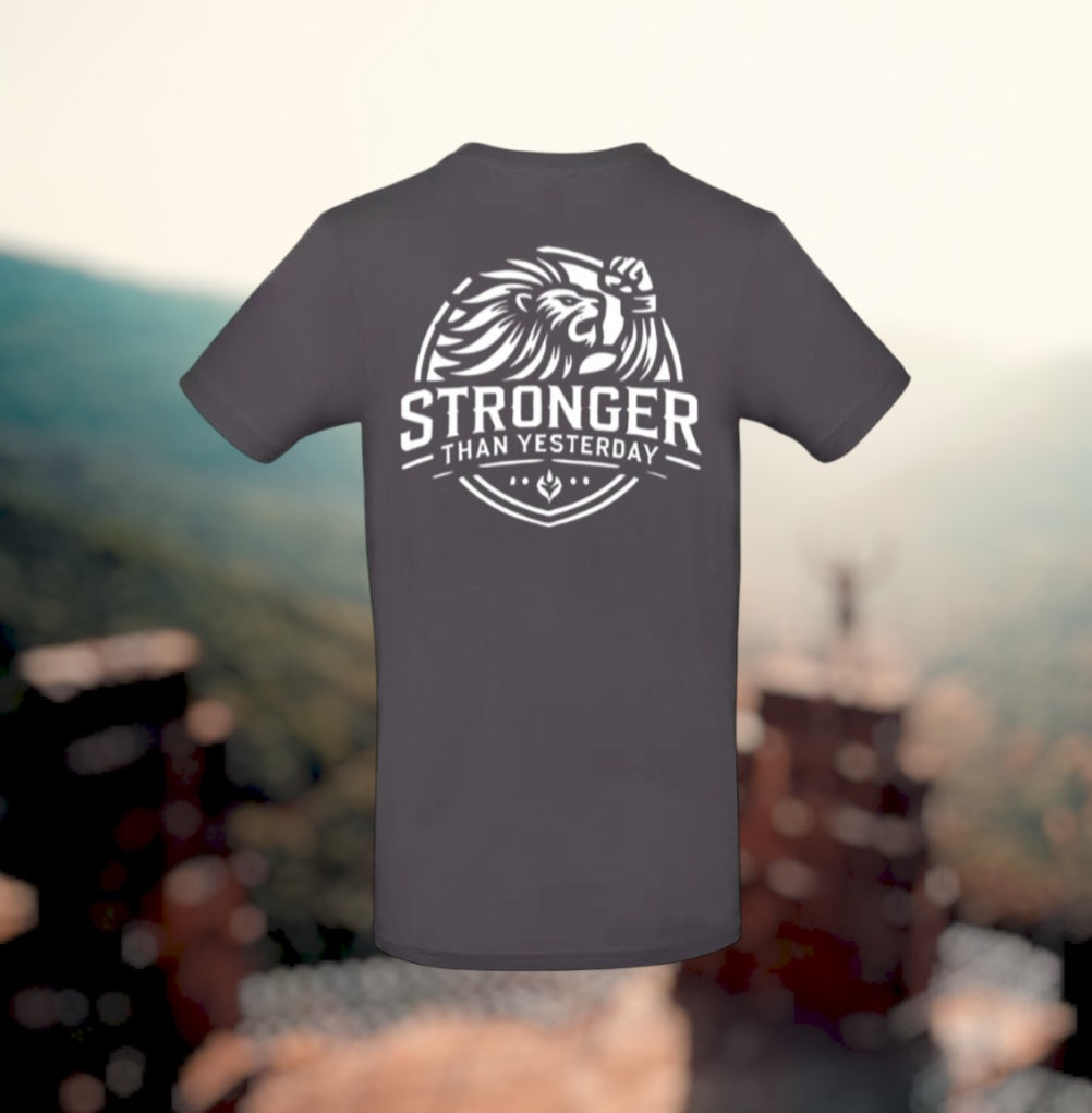 Stronger Than Yesterday Heren T-Shirt - Classic Edition (Witte  logo's)